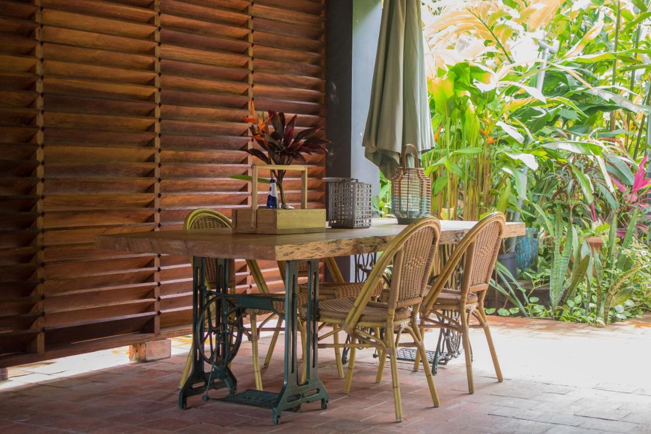 Couleur Locale Paramaribo Exterior photo